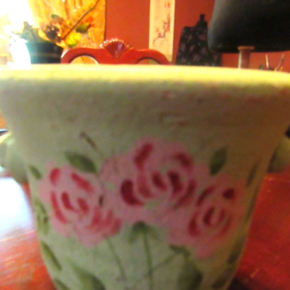 🌷🌼🪻 Beautiful Vintage Hand Painted Green Floral Solid Planter - Picture 3 of 15